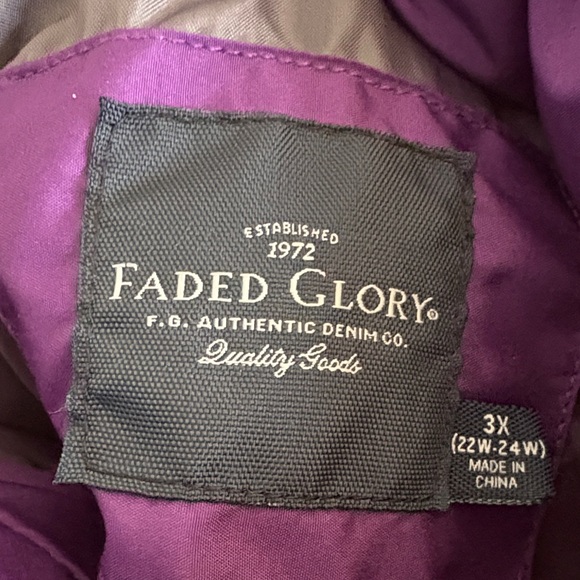 Women’s Purple Puffer Vest - Picture 7 of 7